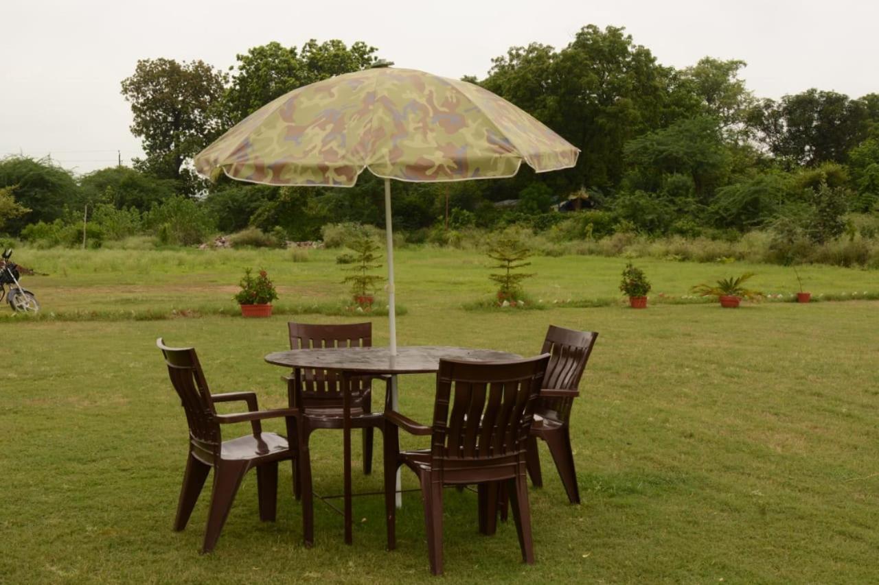 Hotel Radha Rani Mahal Khajurāho エクステリア 写真